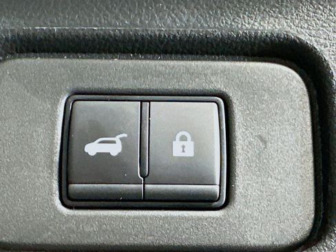 Used 2025 Nissan Pathfinder SV image 31