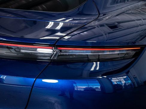 Used 2021 Porsche Taycan image 30