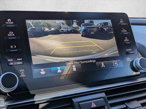 Used 2018 Honda Accord Touring image 13