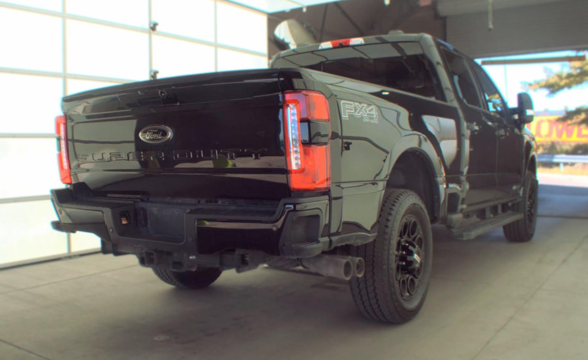 Used 2023 Ford F250 Lariat w/ Lariat Ultimate Package AWD/4WD image 3