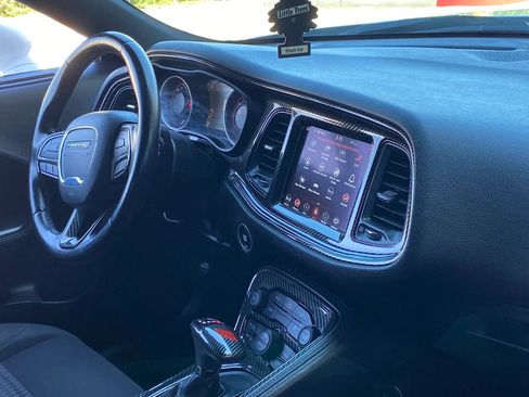 Used 2020 Dodge Challenger SXT RWD image 31
