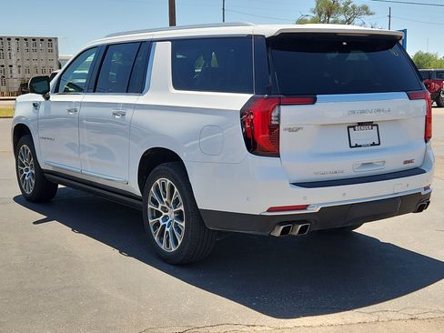 Used 2025 GMC Yukon XL Denali w/ Denali Reserve Package AWD/4WD image 3