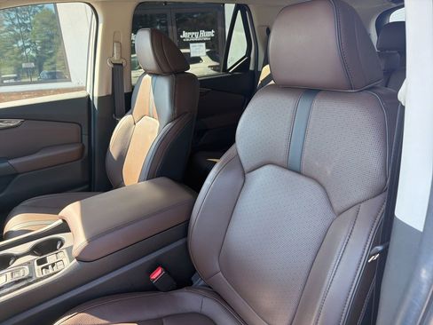 Used 2025 Honda Pilot Elite image 3