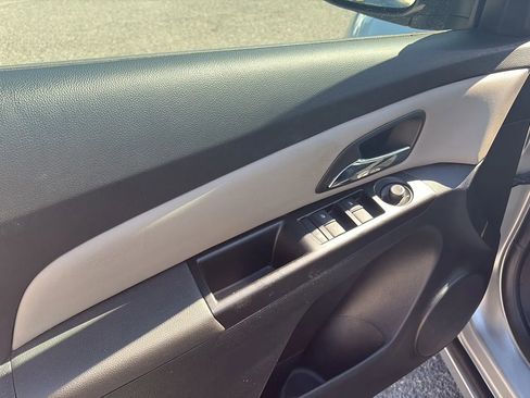 Used 2014 Chevrolet Cruze LS image 12