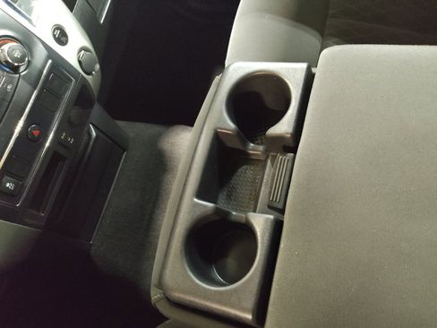 Used 2018 Nissan Titan SV RWD image 26