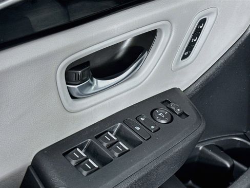 Certified 2025 Honda Pilot Touring image 18