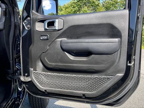 Used 2024 Jeep Wrangler Unlimited Sport AWD/4WD image 11