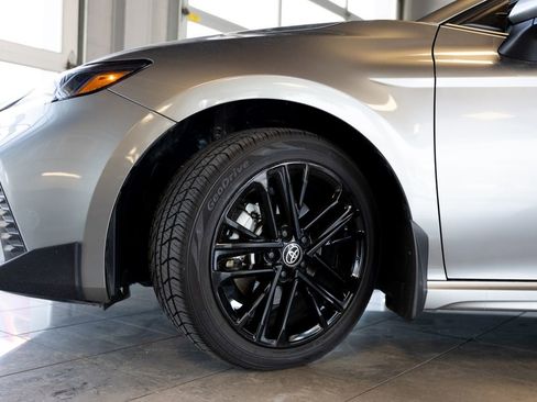 Used 2025 Toyota Camry SE w/ Convenience Package AWD/4WD image 9