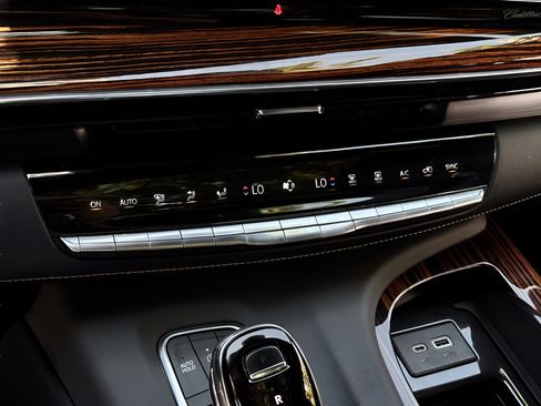 Used 2023 Cadillac Escalade Premium Luxury AWD/4WD image 10