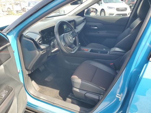 Certified 2025 Nissan Kicks SR FWD image 12