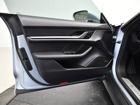 Certified 2025 Porsche Taycan AWD/4WD image 33