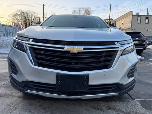 Used 2022 Chevrolet Equinox LT image 2