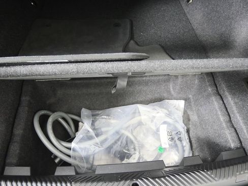 Used 2025 BMW i5 xDrive40 w/ Executive Package image 17