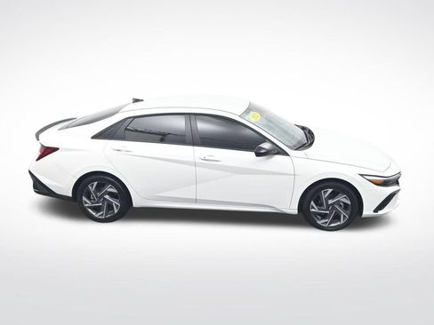 Used 2025 Hyundai Elantra SEL FWD image 33