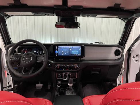 Used 2024 Jeep Wrangler Unlimited w/ Convenience Group AWD/4WD image 30