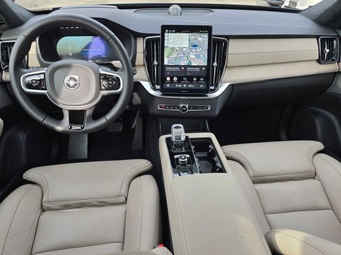 Certified 2025 Volvo XC90 T8 Ultra image 19