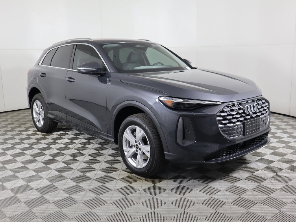 Used 2025 Audi Q5 Premium w/ Convenience Package AWD/4WD image 3
