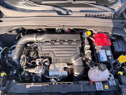 Used 2022 Jeep Renegade Latitude AWD/4WD image 16