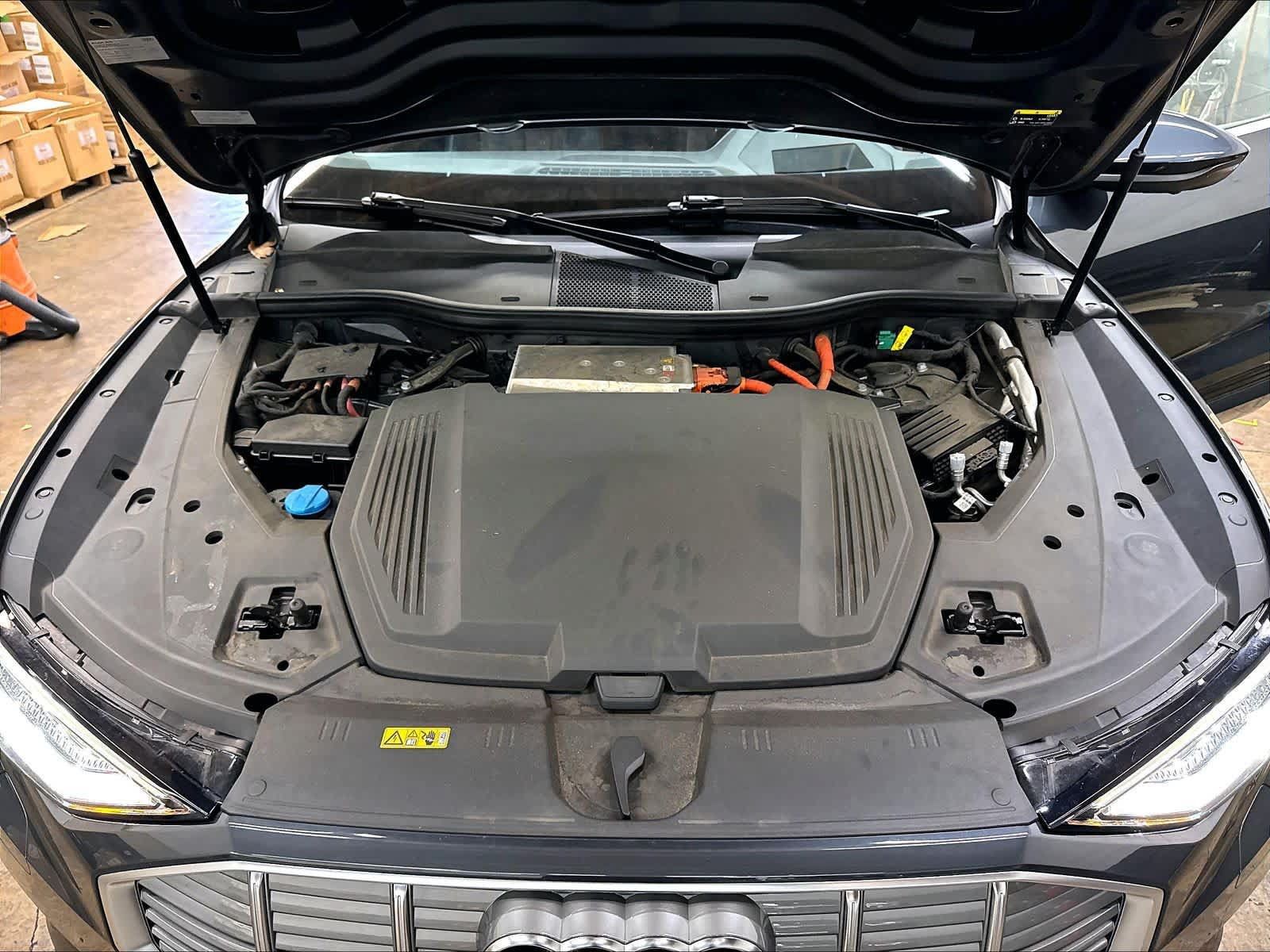Used 2019 Audi e-tron Prestige w/ Prestige Package AWD/4WD image 13