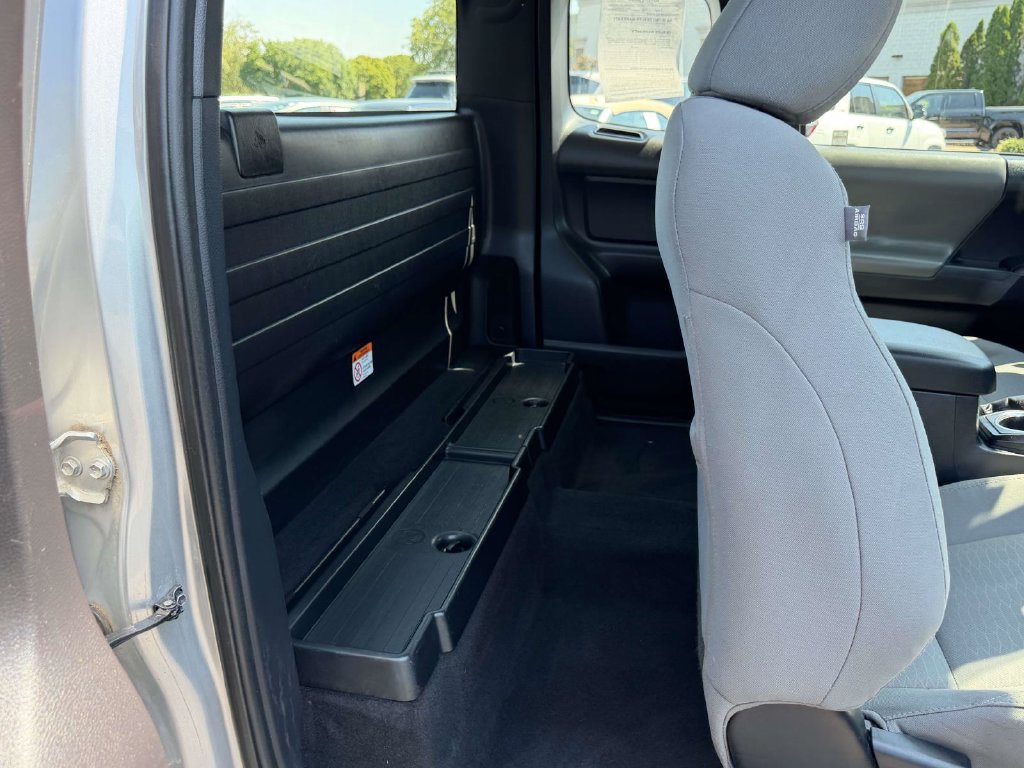Used 2018 Toyota Tacoma SR AWD/4WD image 12