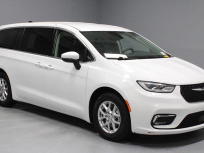 Used 2023 Chrysler Pacifica Touring-L