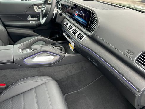 New 2025 Mercedes-Benz GLS 580 4MATIC image 16