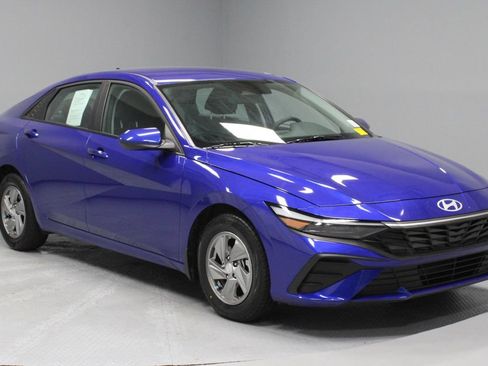 Used 2025 Hyundai Elantra SE FWD image 1
