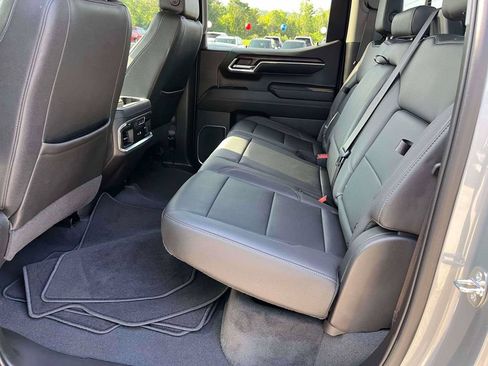 Used 2023 GMC Sierra 1500 SLT w/ SLT Premium Package AWD/4WD image 6