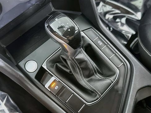 Used 2022 Volkswagen Taos SE w/ Panoramic Sunroof Package FWD image 29