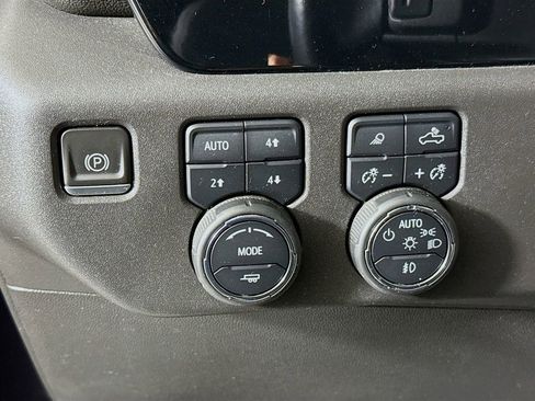 Used 2022 Chevrolet Silverado 1500 LT Trail Boss w/ Convenience Package II image 10