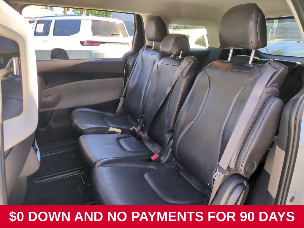 Used 2025 Kia Carnival FWD image 24