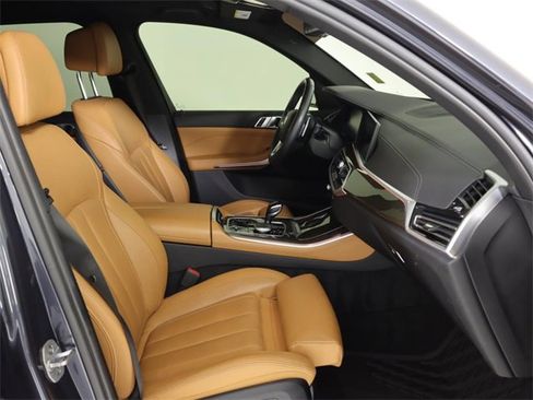 Used 2022 BMW X5 xDrive45e w/ Luxury Seating Package image 13