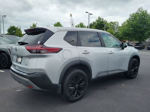 Used 2023 Nissan Rogue SV FWD image 4