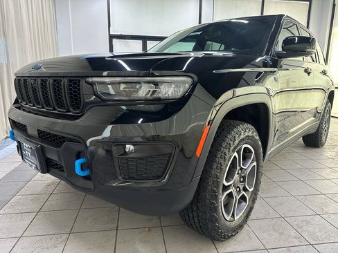 Used 2023 Jeep Grand Cherokee Trailhawk image 11
