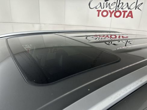 Used 2026 Toyota Highlander XLE AWD/4WD image 11