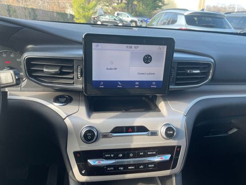 Used 2024 Ford Explorer XLT w/ Equipment Group 202A image 18