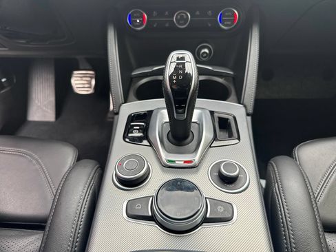 Used 2023 Alfa Romeo Stelvio Veloce AWD/4WD image 44