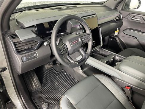 Used 2026 GMC Acadia AT4 w/ LPO, All-Weather Package image 3