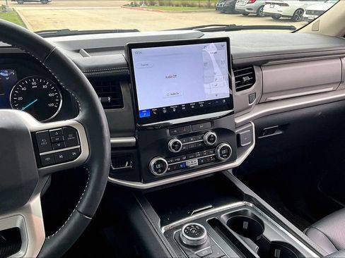 Used 2024 Ford Expedition XLT RWD image 8