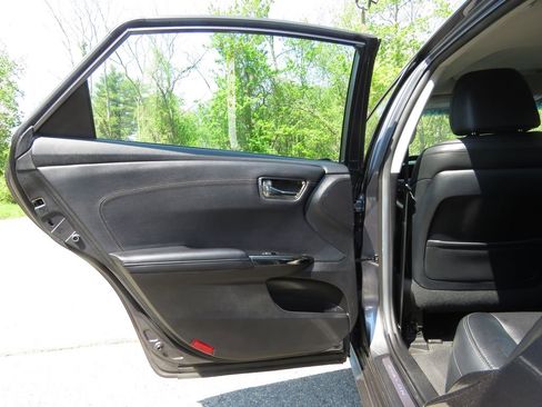 Used 2014 Toyota Avalon Limited w/ Technology Package FWD image 18