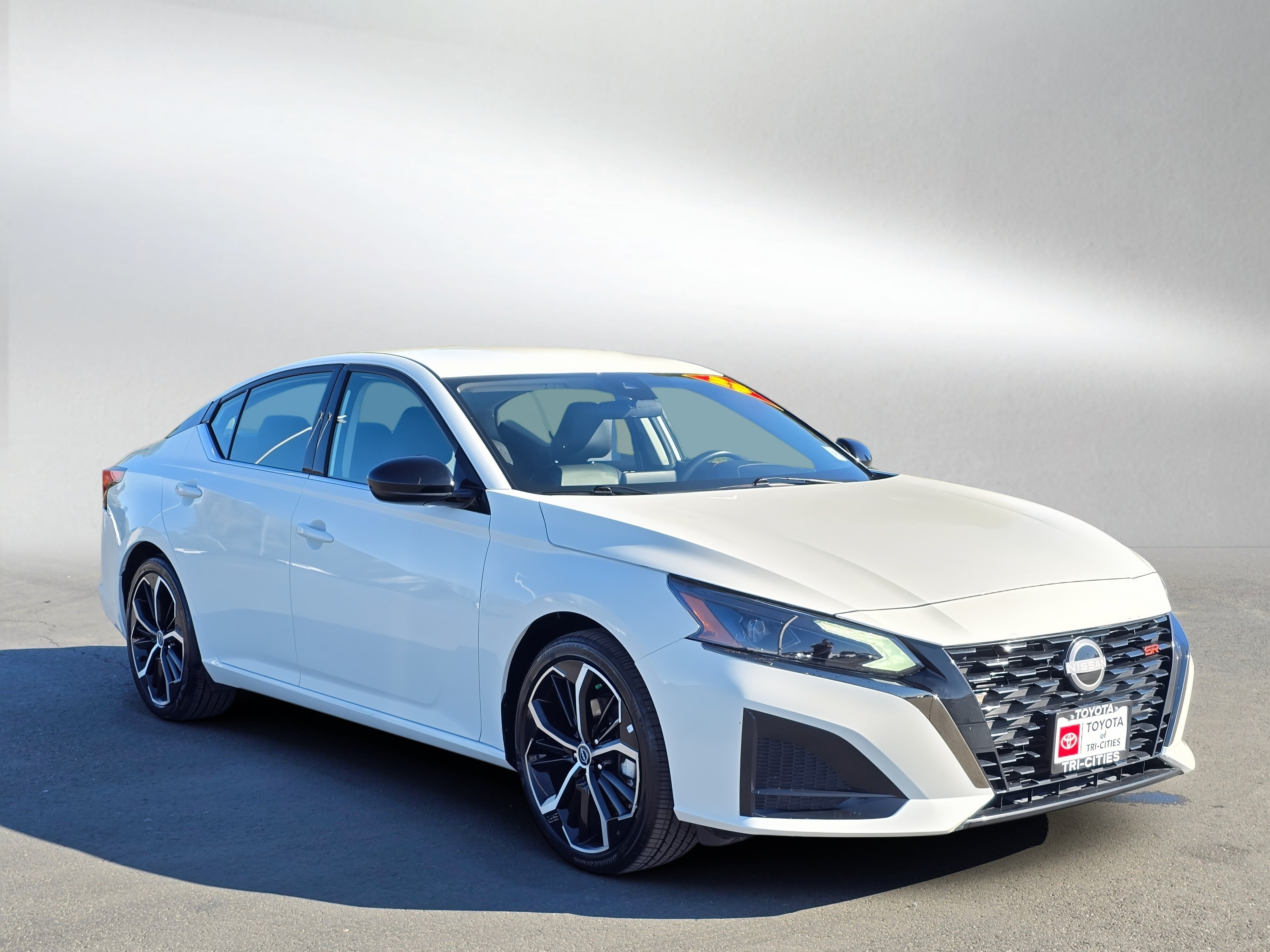 Used 2025 Nissan Altima 2.5 SR FWD image 7