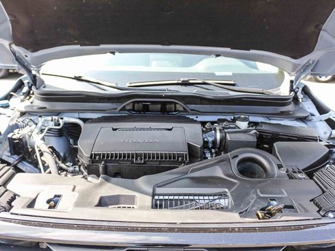 Used 2025 Honda Pilot Sport image 32