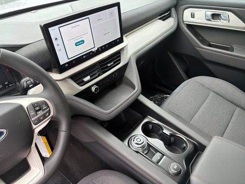 New 2026 Ford Explorer Active RWD image 30
