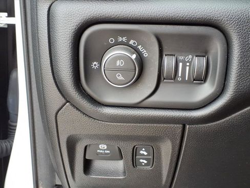 Used 2019 RAM 1500 Big Horn AWD/4WD image 14