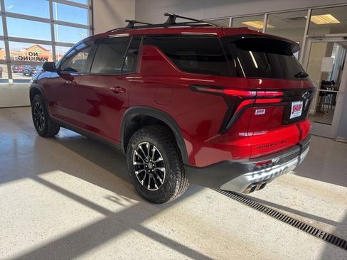 Used 2024 Chevrolet Traverse Z71 image 6