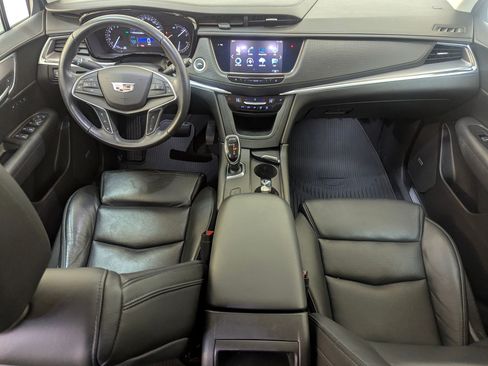 Used 2017 Cadillac XT5 Luxury w/ Driver Awareness Package image 15