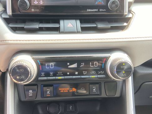 Used 2020 Toyota RAV4 XLE w/ Convenience Package AWD/4WD image 32