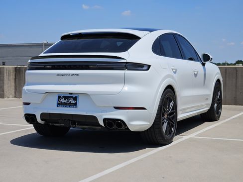 Certified 2025 Porsche Cayenne GTS AWD/4WD image 8
