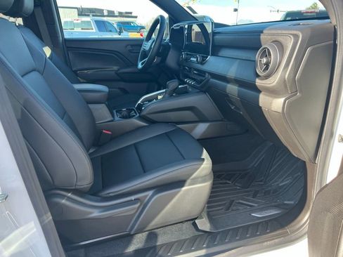 Certified 2025 Chevrolet Colorado Trail Boss AWD/4WD image 13
