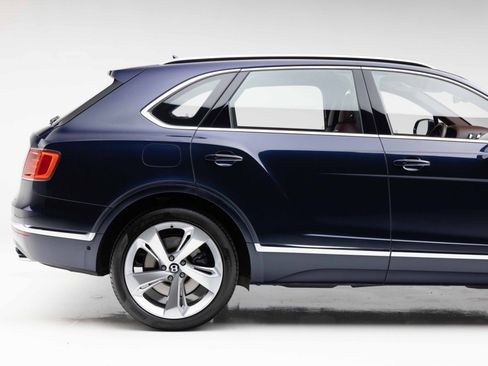 Used 2019 Bentley Bentayga AWD/4WD image 21